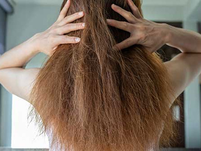 انتخاب بهترین کرم مو برای موهای خشک و وز